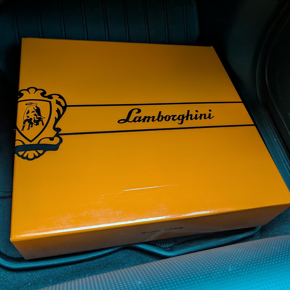 Lamborghini Champagne Gift Box
